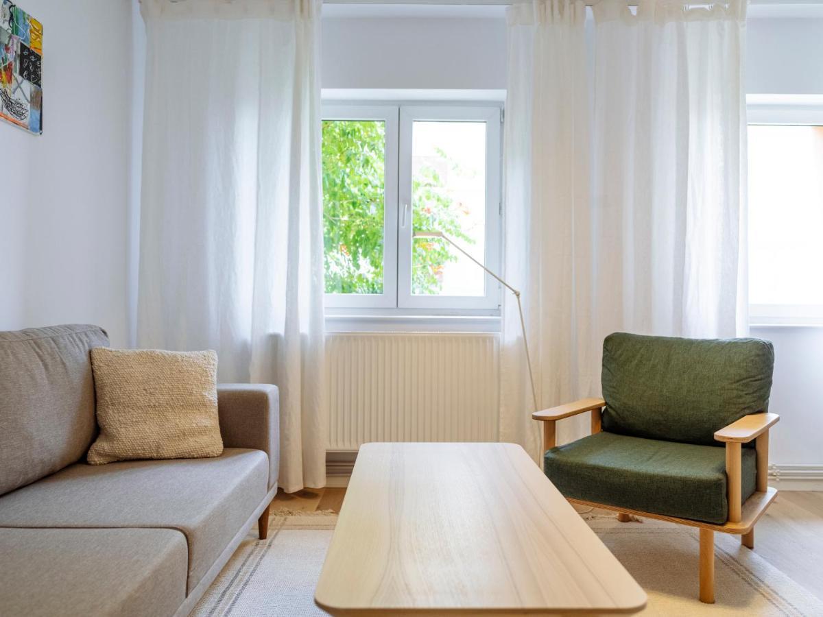 Cozy Central Apartment Near The Forest Брашов Екстериор снимка